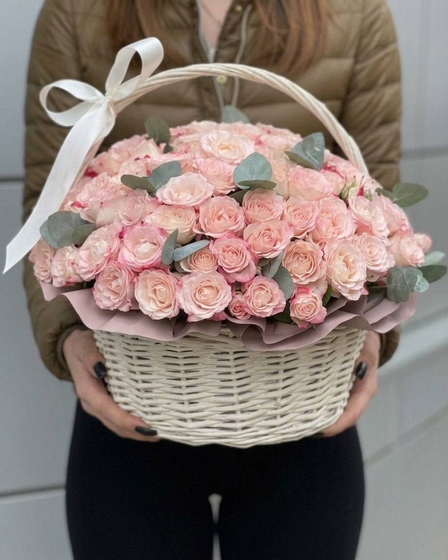 Авторская композиция «Розовое облако в плетёной раме»
